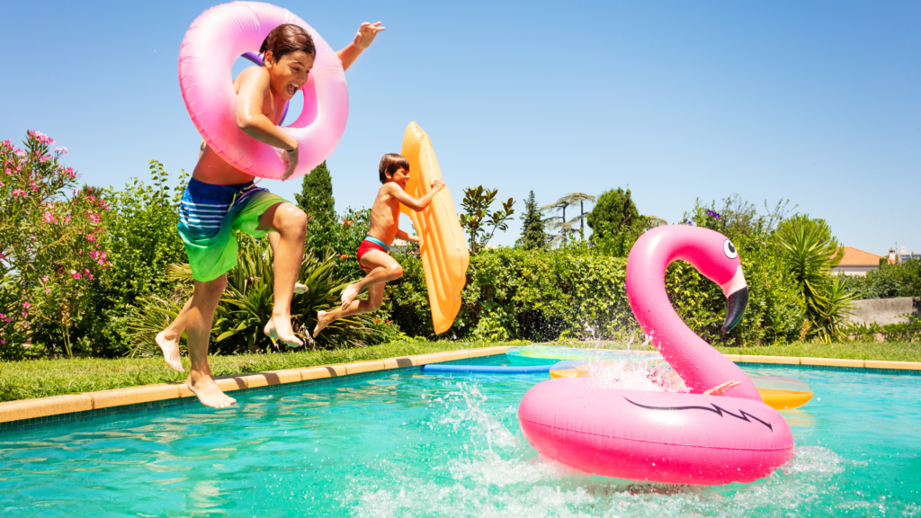 Comment préparer sa piscine avant un départ en vacances ?