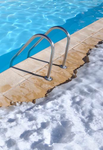 L'hivernage de sa piscine : bâche à barres ou bâche d'hiver ?